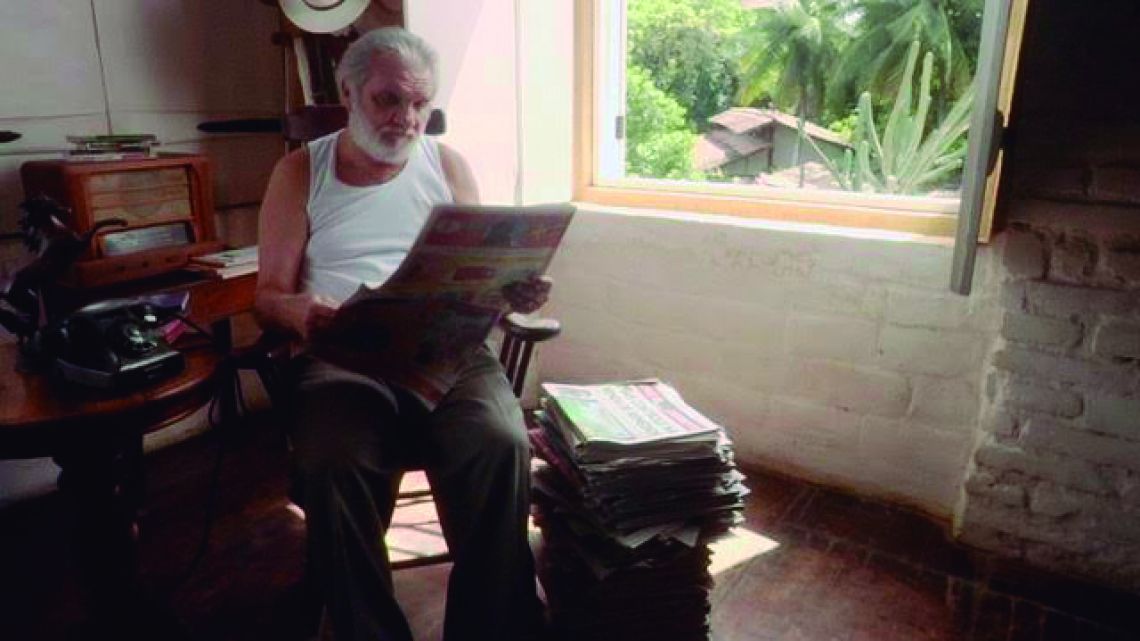 O escritor Raimundo Carrero, um dos homenageados do evento, participa de palestra sobre a importância das feiras literárias