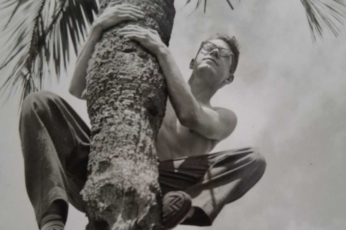 Dalton Trevisan era avesso à exibição pública, mas deixou ser fotografado pelo irmão, Derson