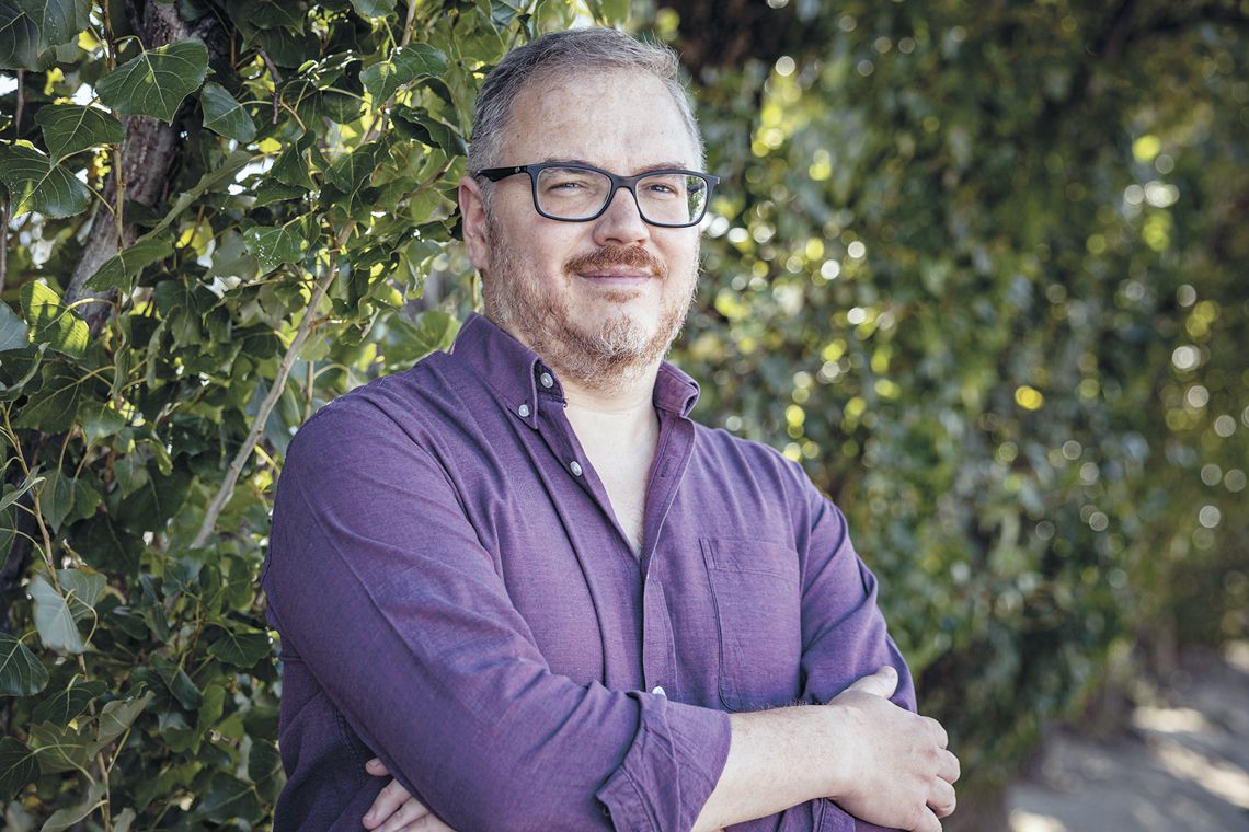O professor Marcos Neves explica que o português do Brasil sempre foi muito próprio e teve suas particularidades