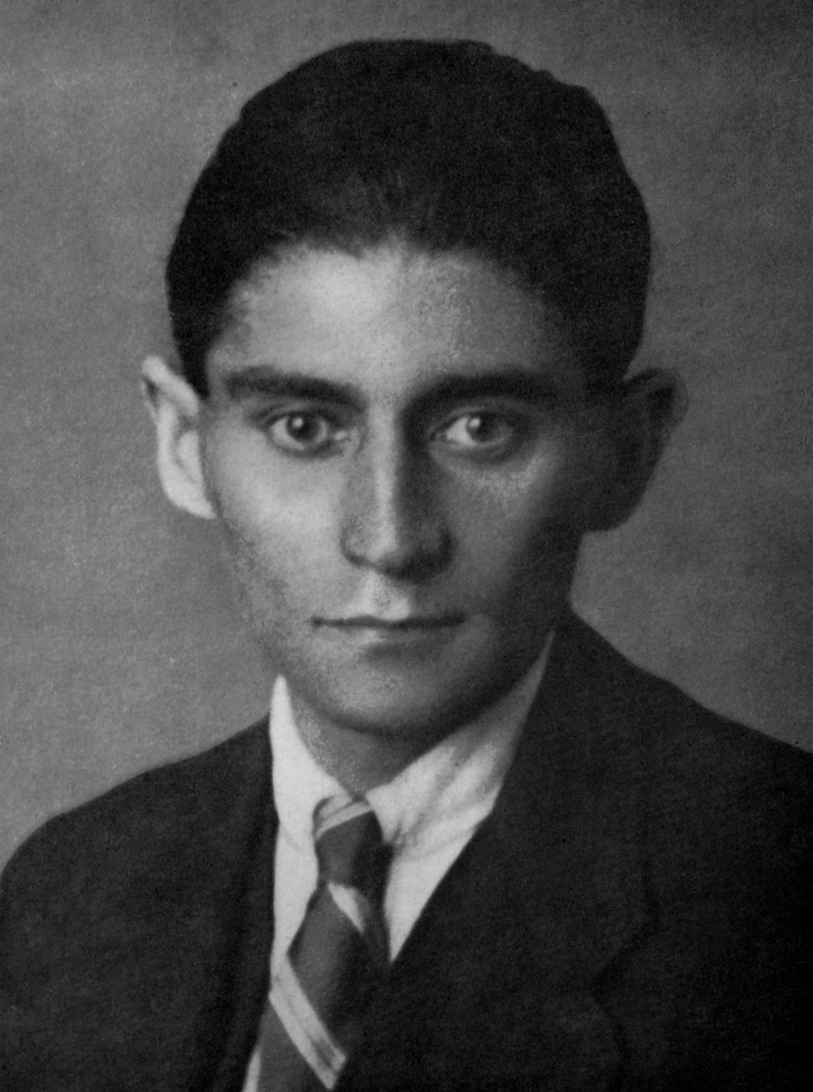 Kafka era mimado e muito próximo da mãe Julie Löw, mas sentia-se culpado por envolvê-la nas constantes brigas com o pai