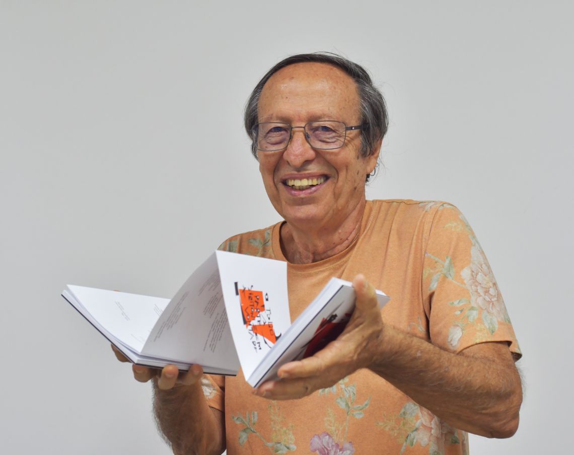 Abel Menezes volta à cena com o livro-objeto Quase, que sugere uma sanfona e tem forte inspiração na música 
