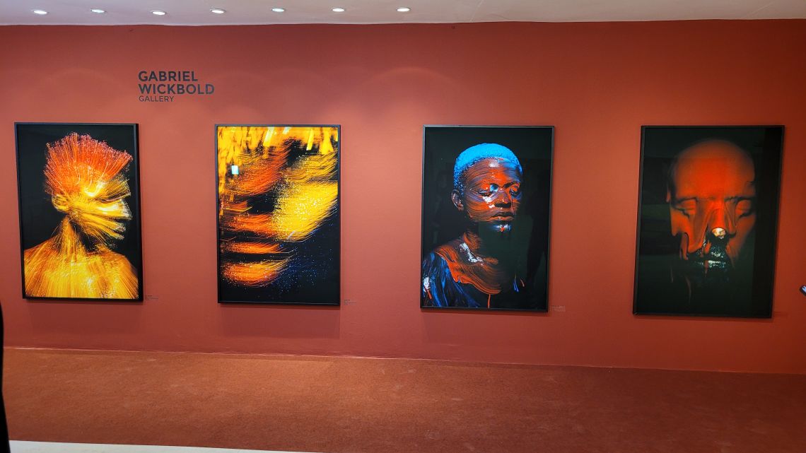 As obras do artista plástico e fotógrafo Gabriel Wickbold estarão expostas no Espaço Janete Costa até o próximo domingo