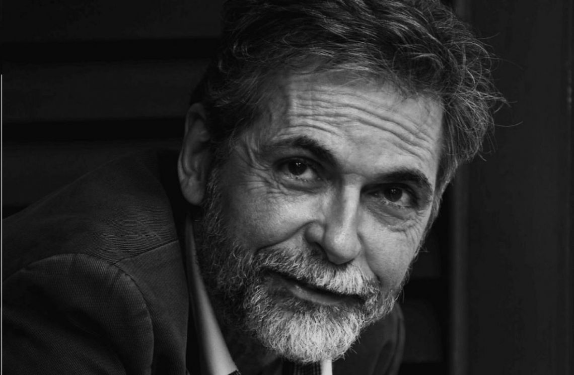 Poeta trabalha com musicalidade e usa camadas para lidar com o tempo em suas poesias 