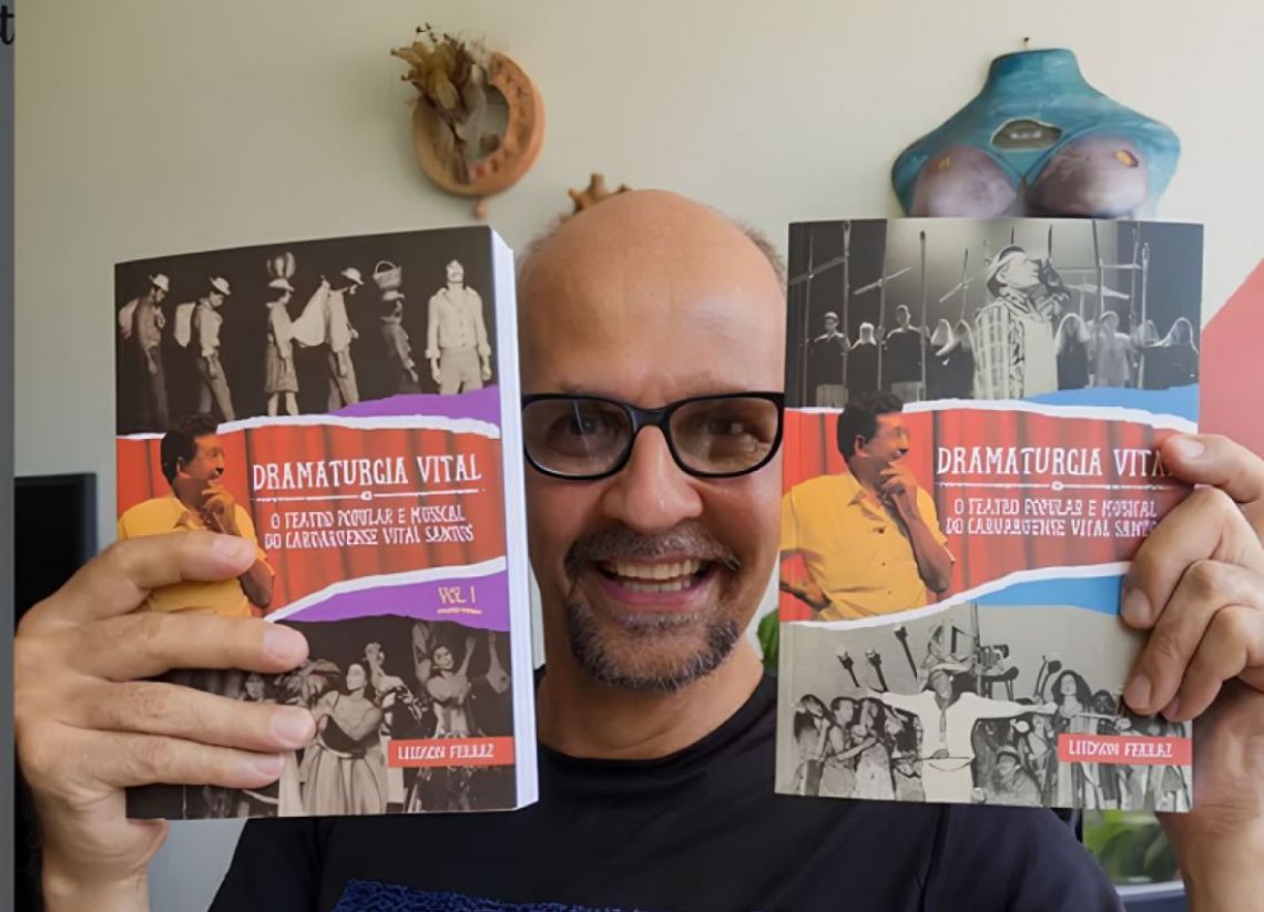 Leidson Ferraz vai lançar dois livros que reúnem toda a obra popular do dramaturgo caruaruense e com preços especiais: os dois volumes custarão 50 reais