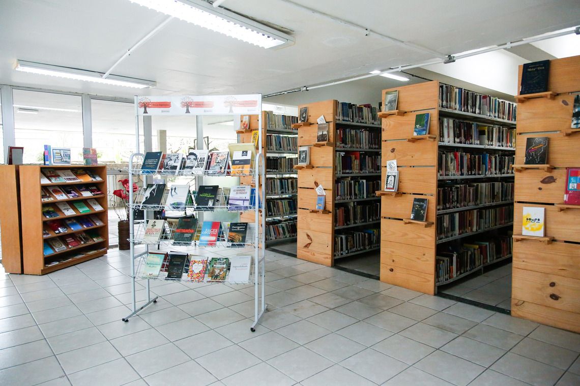 A Biblioteca Pública do Estado de Pernambuco, fundada em 1852, tem um notável acervo de obras raras